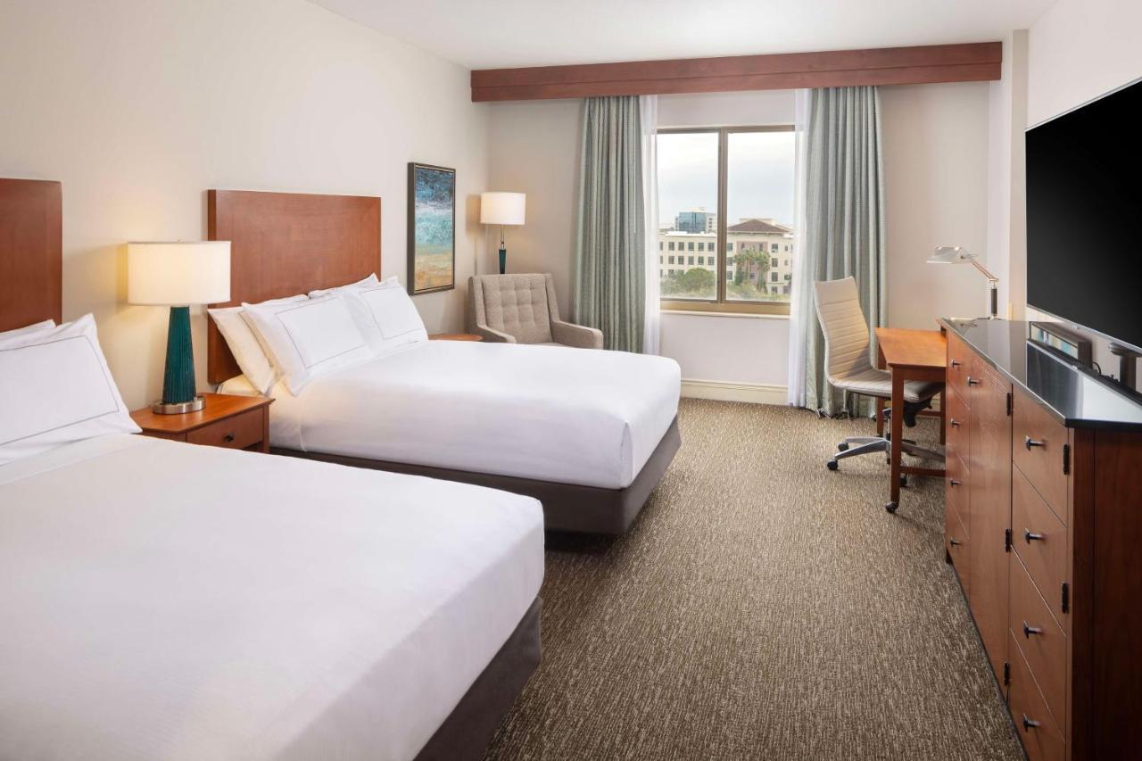 Hilton St. Petersburg Carillon Park Hotel Exterior photo